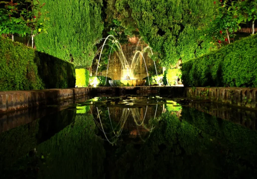 Generalife Nocturno La Alhambra De Granada Lecciones Del Paisajismo De Los Sentidos