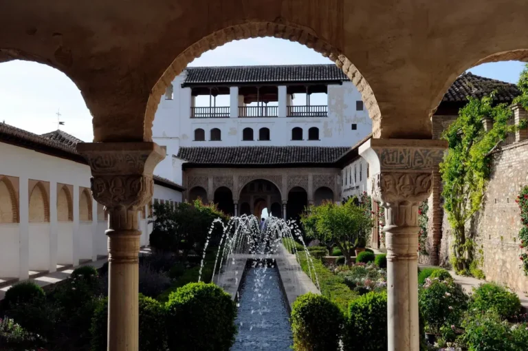 Patio De La Acequia1 1 La Alhambra De Granada Lecciones Del Paisajismo De Los Sentidos