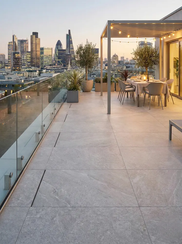 pérgola en aluminio y cristal templado cerramiento | jardinesconestiloes Pérgola En Aluminio Y Cristal Templado Cerramiento El Ático Urbano Paisajismo De Altura Y Espectáculo Sobre El Skyline