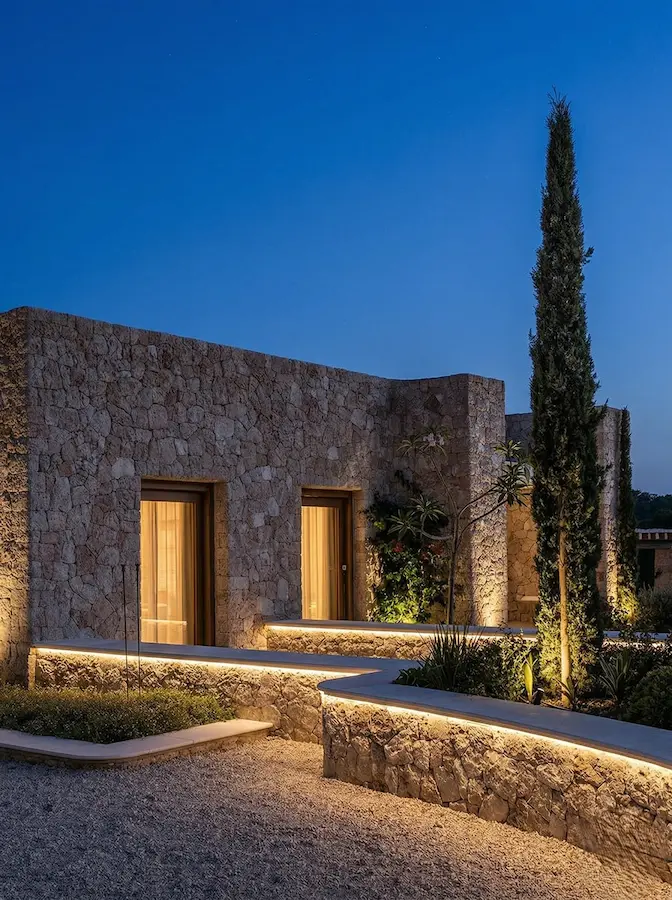 Casa Piedra Mallorca Nocturna La Piedra Caliza En El Paisajismo Balear Estructura Textura E Integración