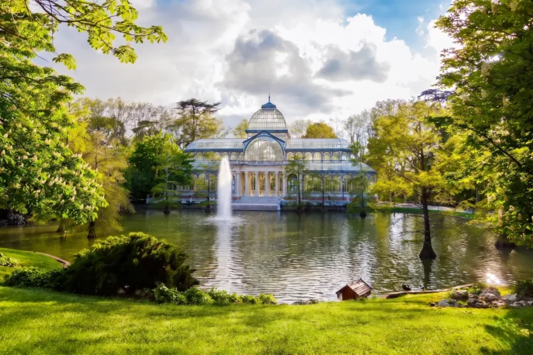 Estanque Y Palacio De Cristal Retiro El Retiro De Madrid Arquitectura Del Bienestar Y Rigor Botánico