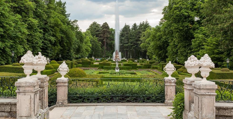 Parterre Con Fuente En La Granja La Granja De San Ildefonso La Simetría Palaciega En La Sierra De Guadarrama
